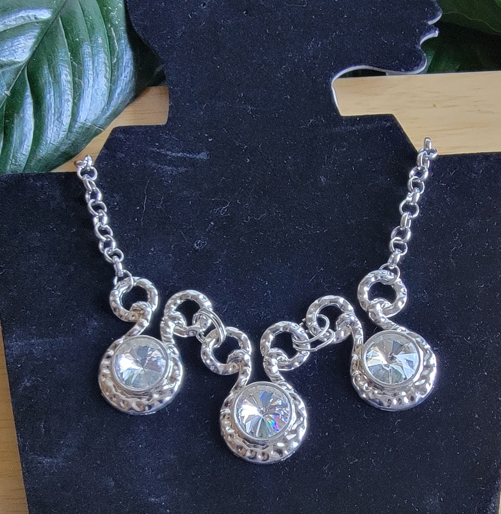 Elegant Silver Necklace with Crystal Accents